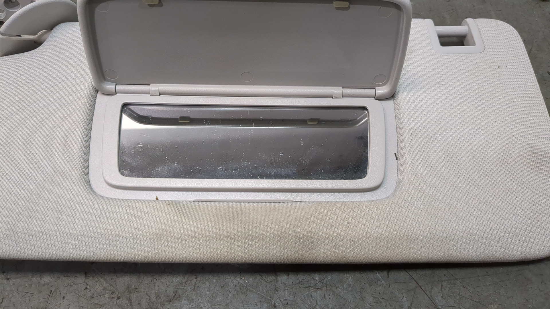 Козырек солнцезащитный