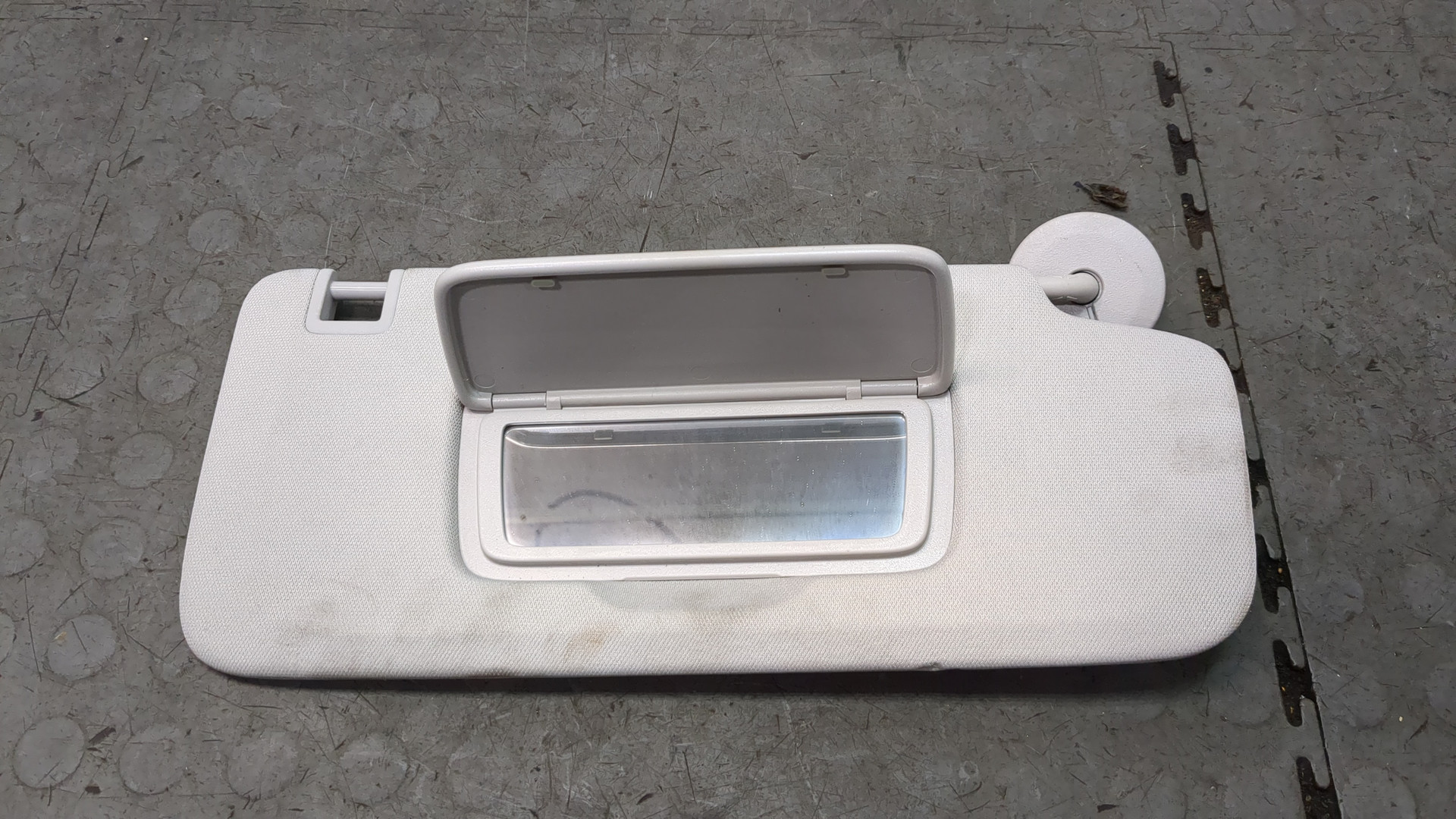 Козырек солнцезащитный