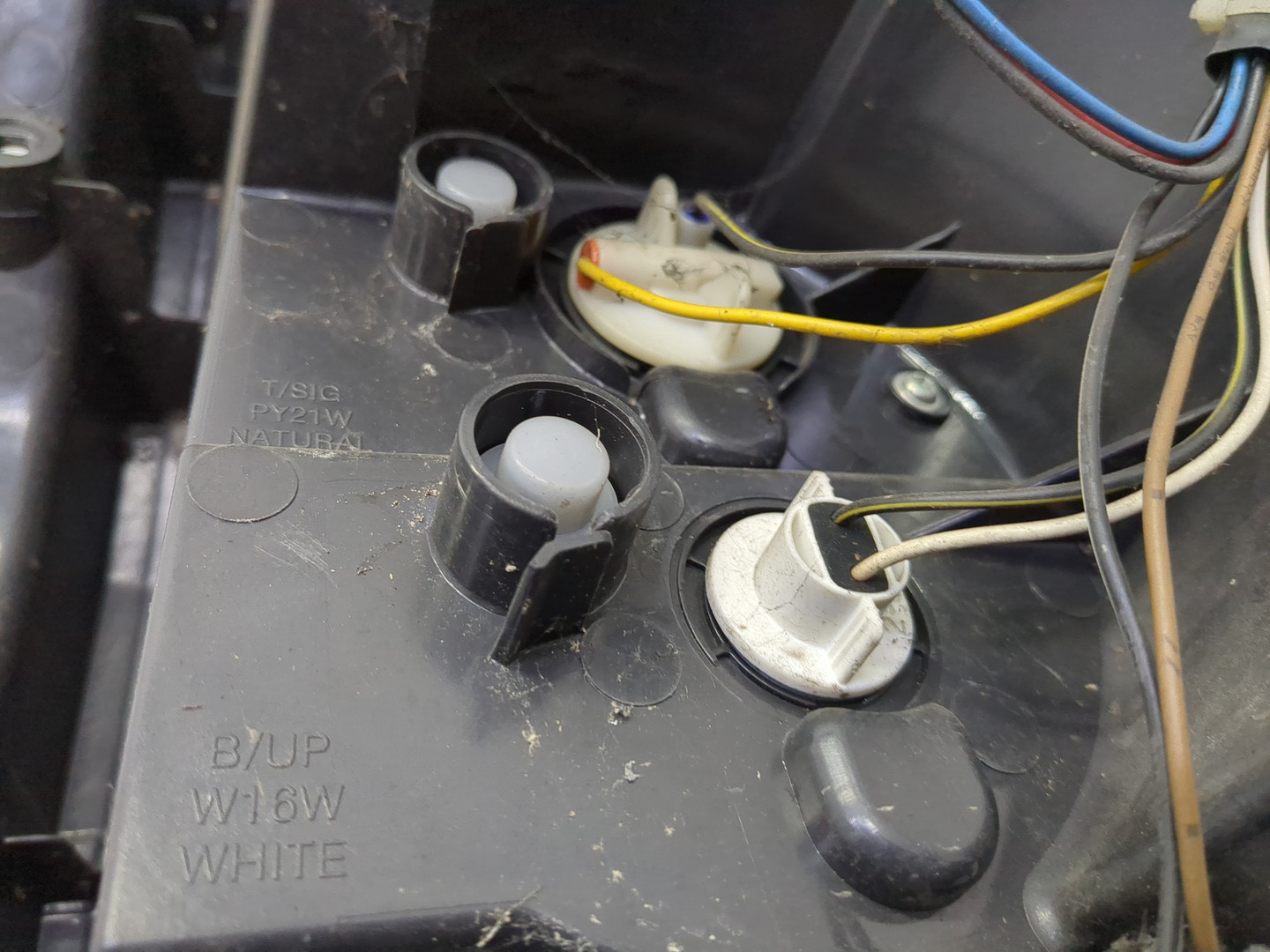 Фонарь задний левый