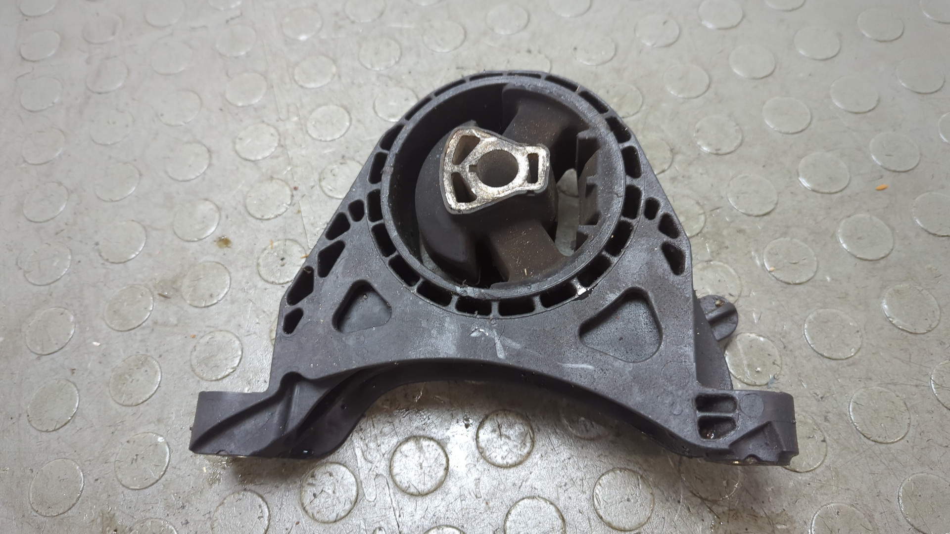 Опора двигателя