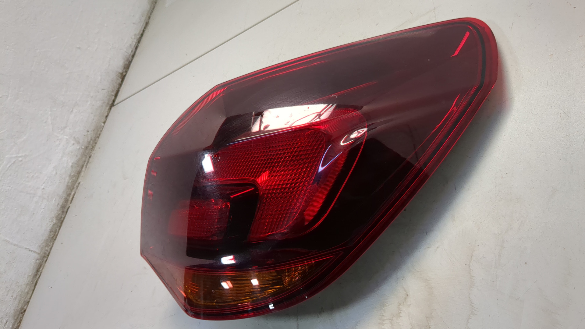 Фонарь задний правый