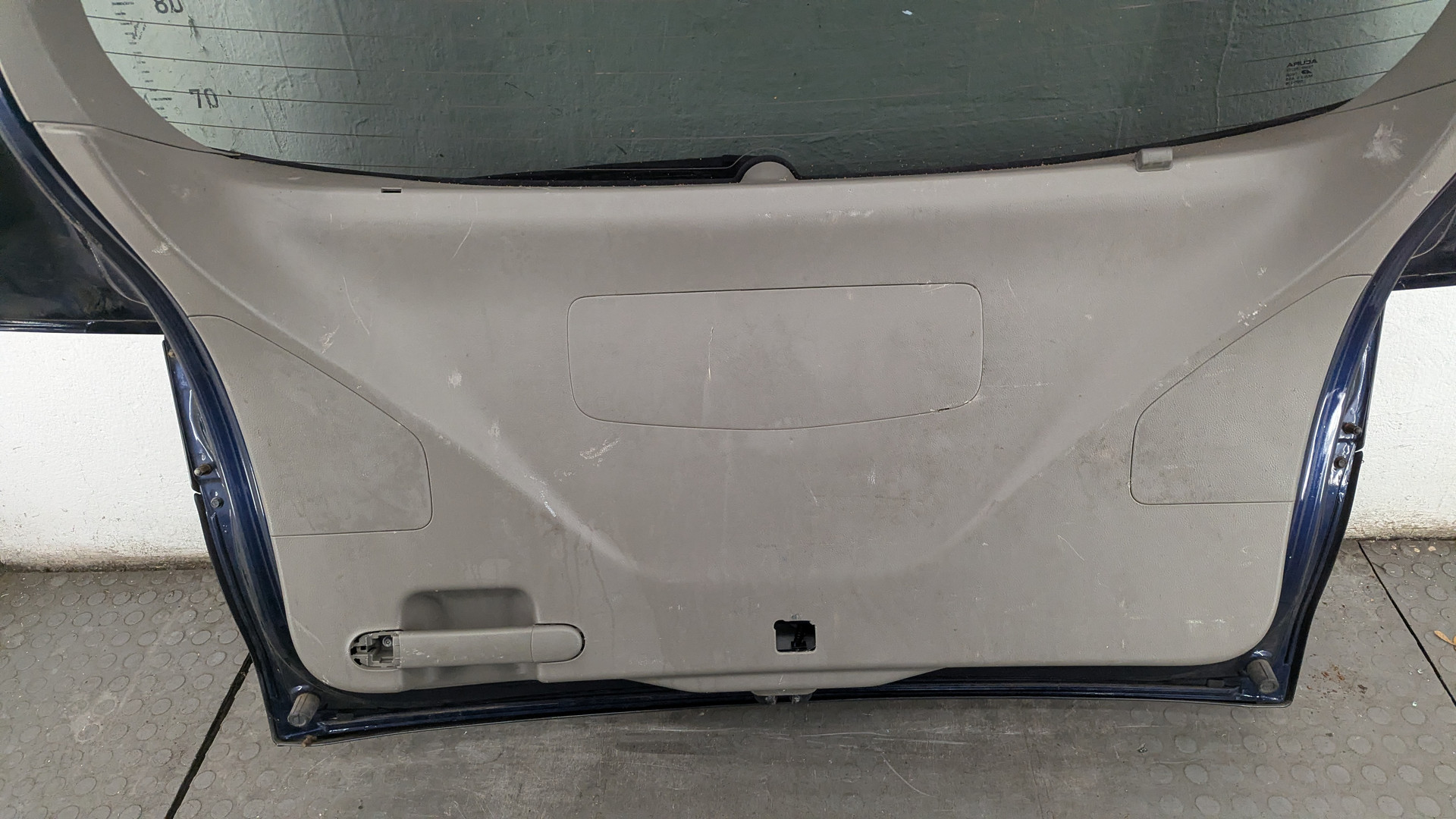 Дверь багажника