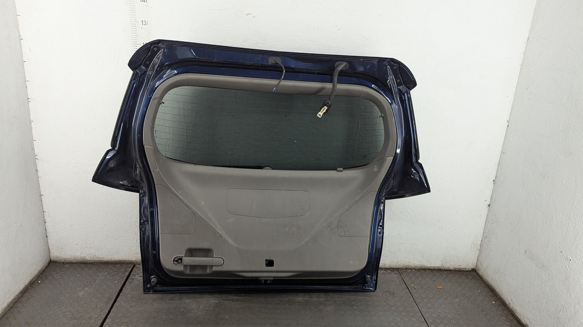 Дверь багажника