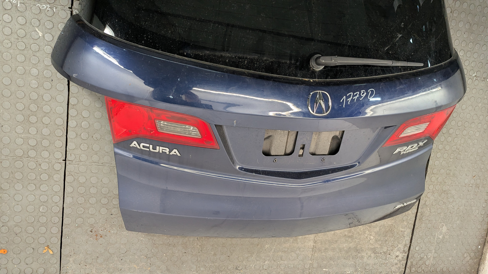 Дверь багажника