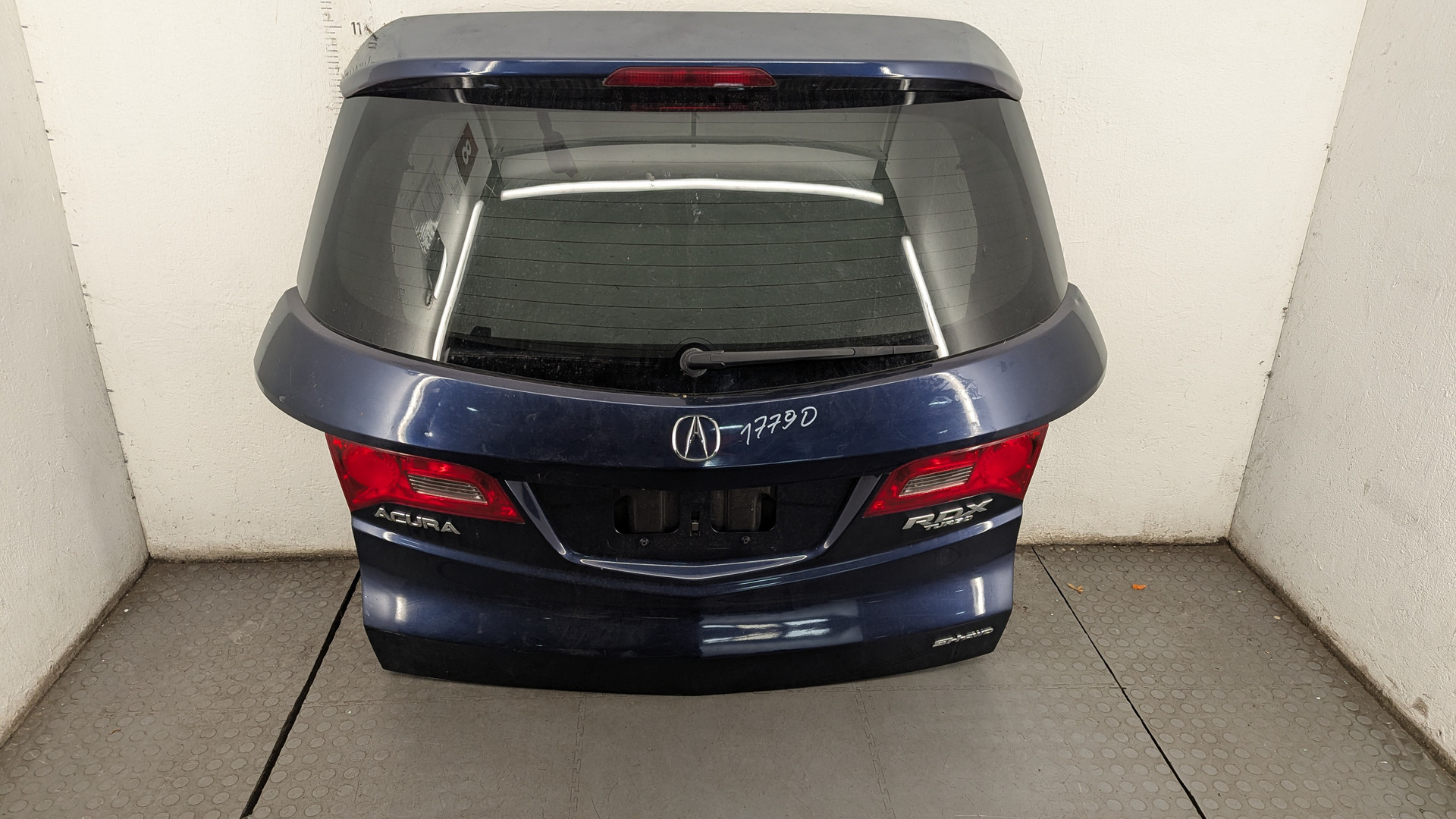 Дверь багажника