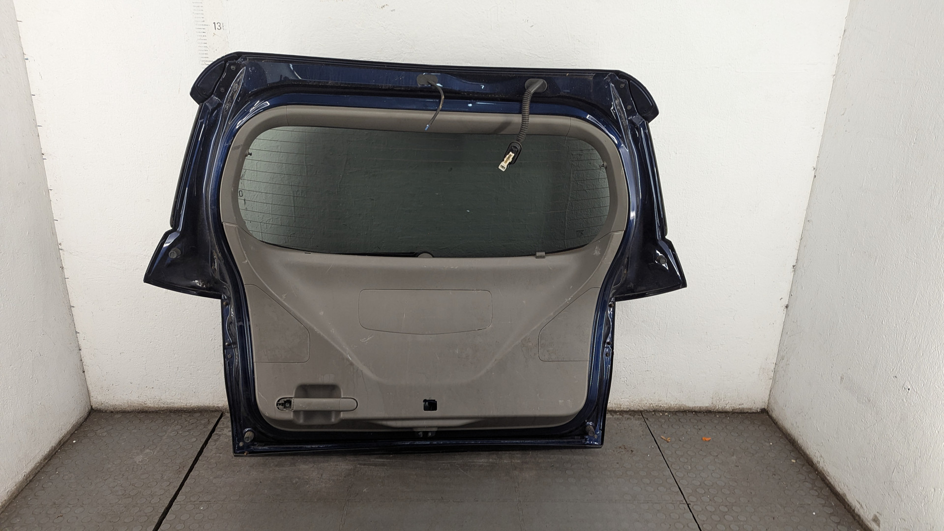 Дверь багажника