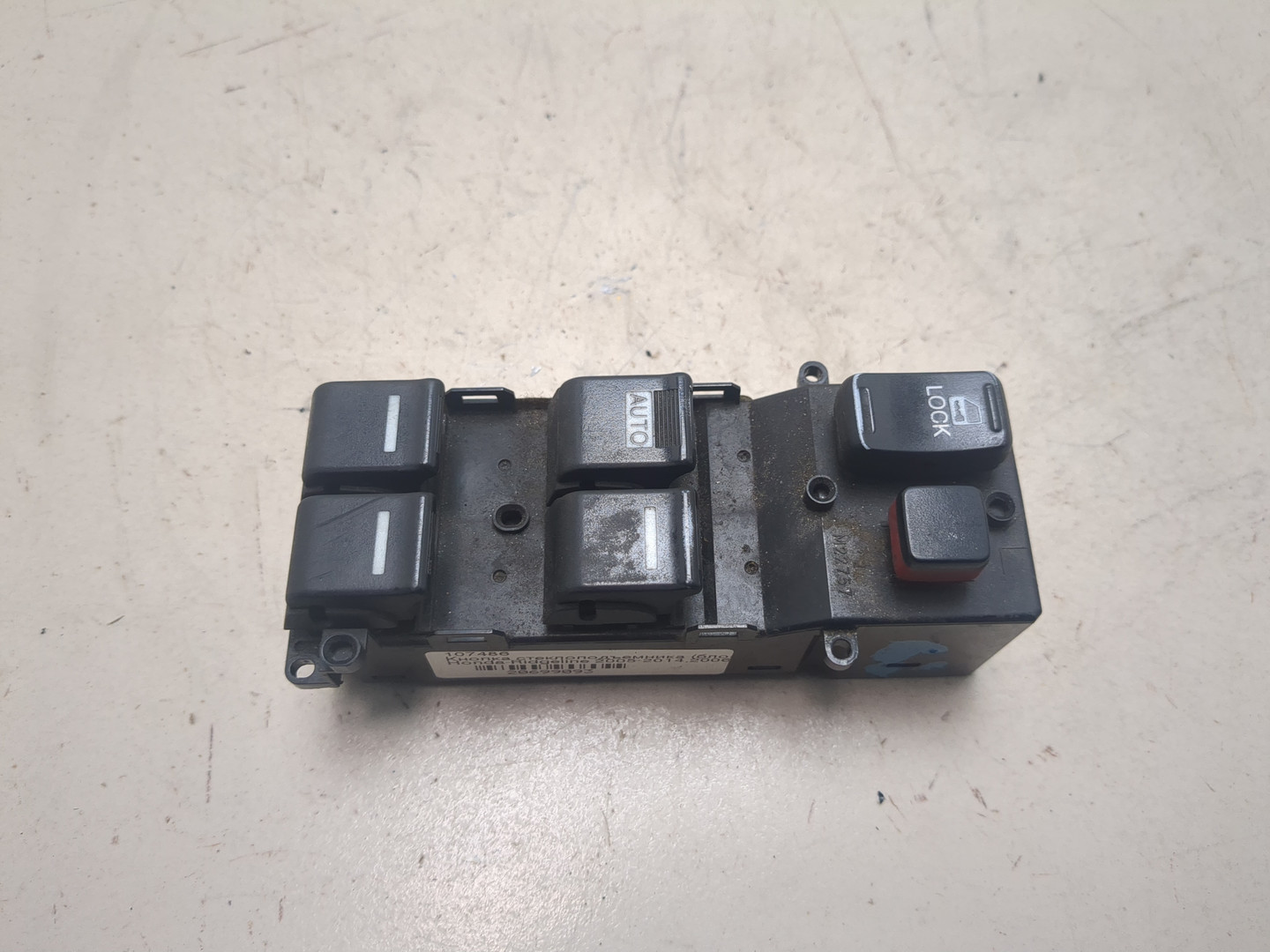 Кнопка стеклоподъемника