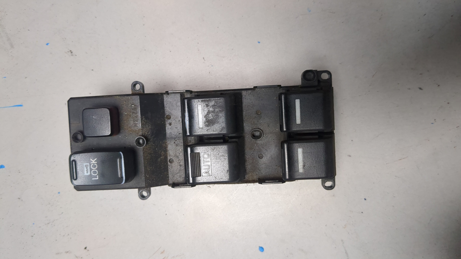 Кнопка стеклоподъемника