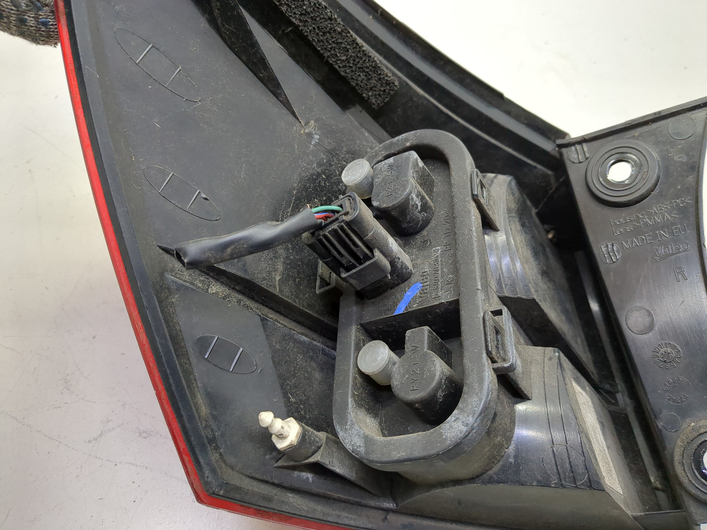 Фонарь задний правый