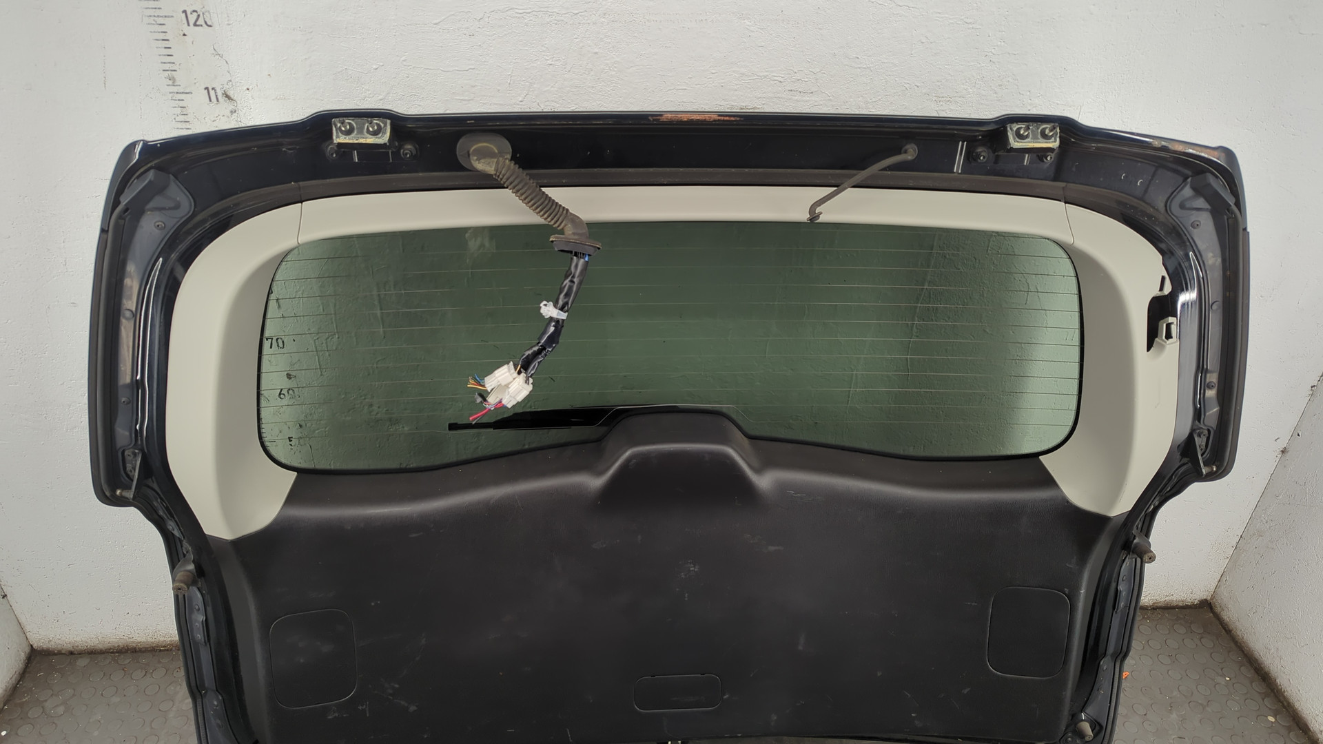 Дверь багажника