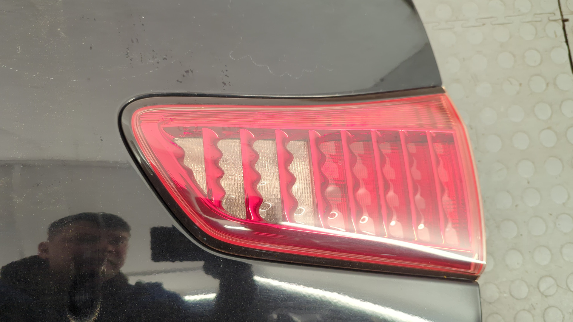 Дверь багажника