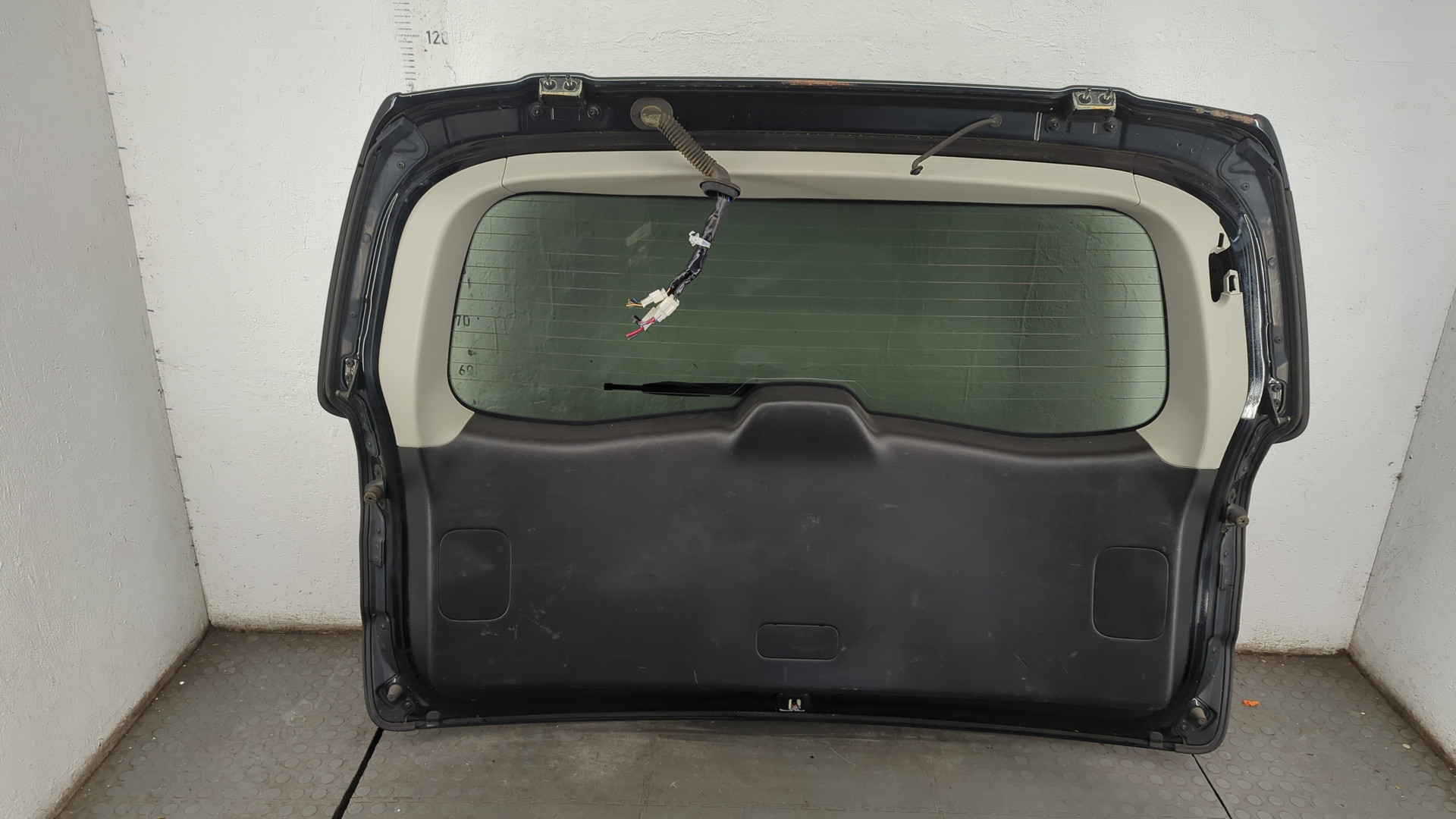 Дверь багажника