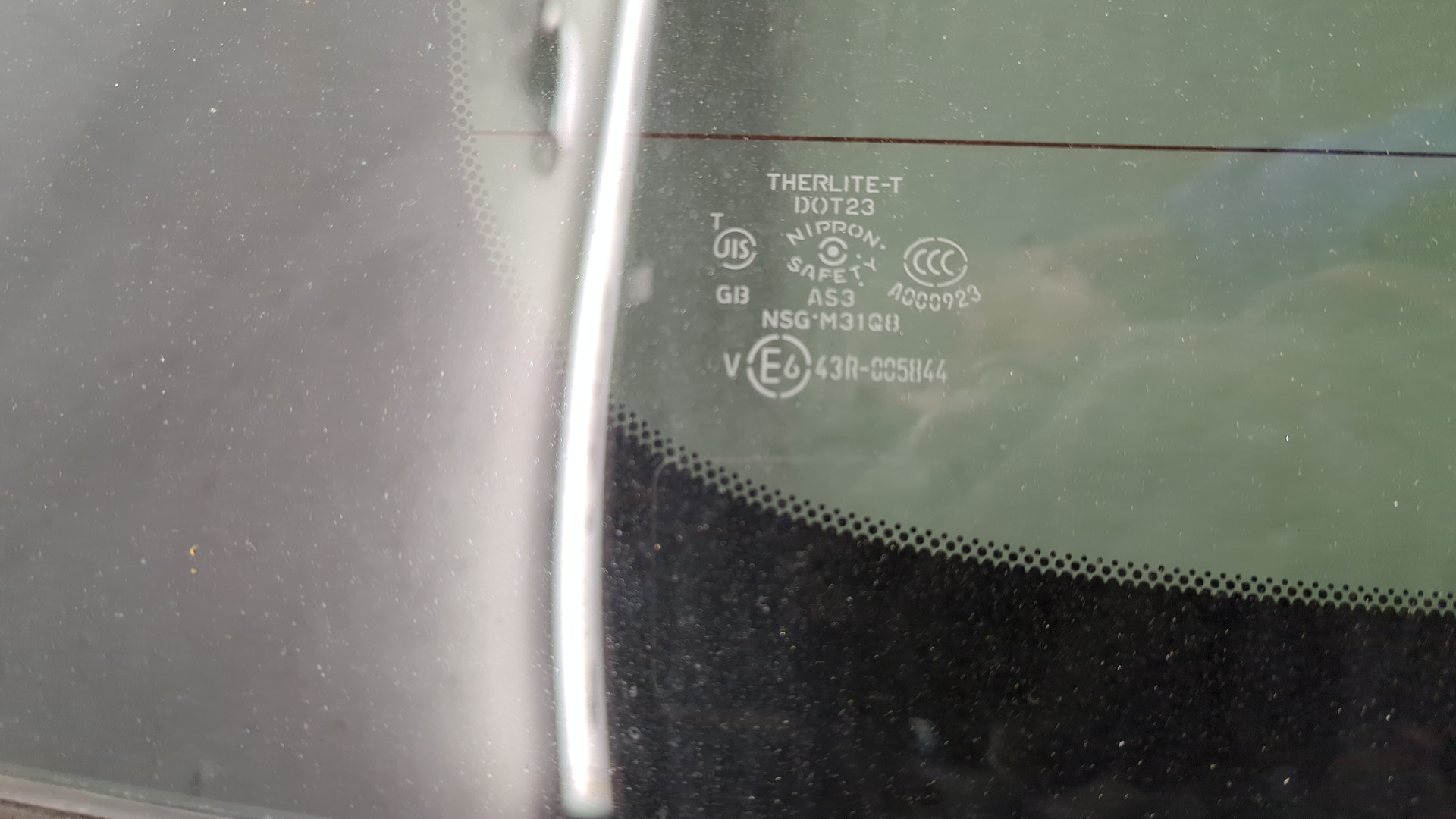 Дверь багажника