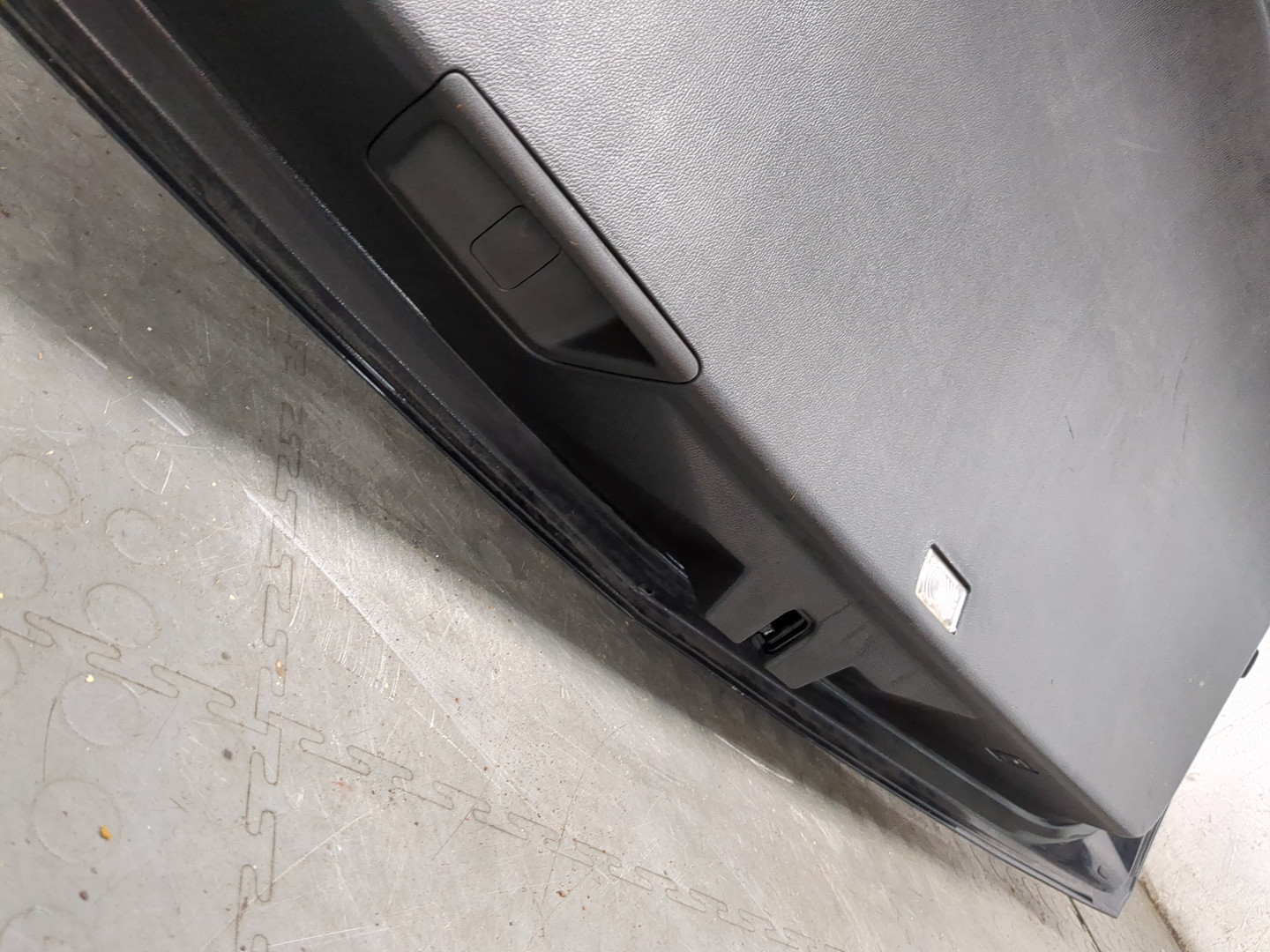 Дверь багажника