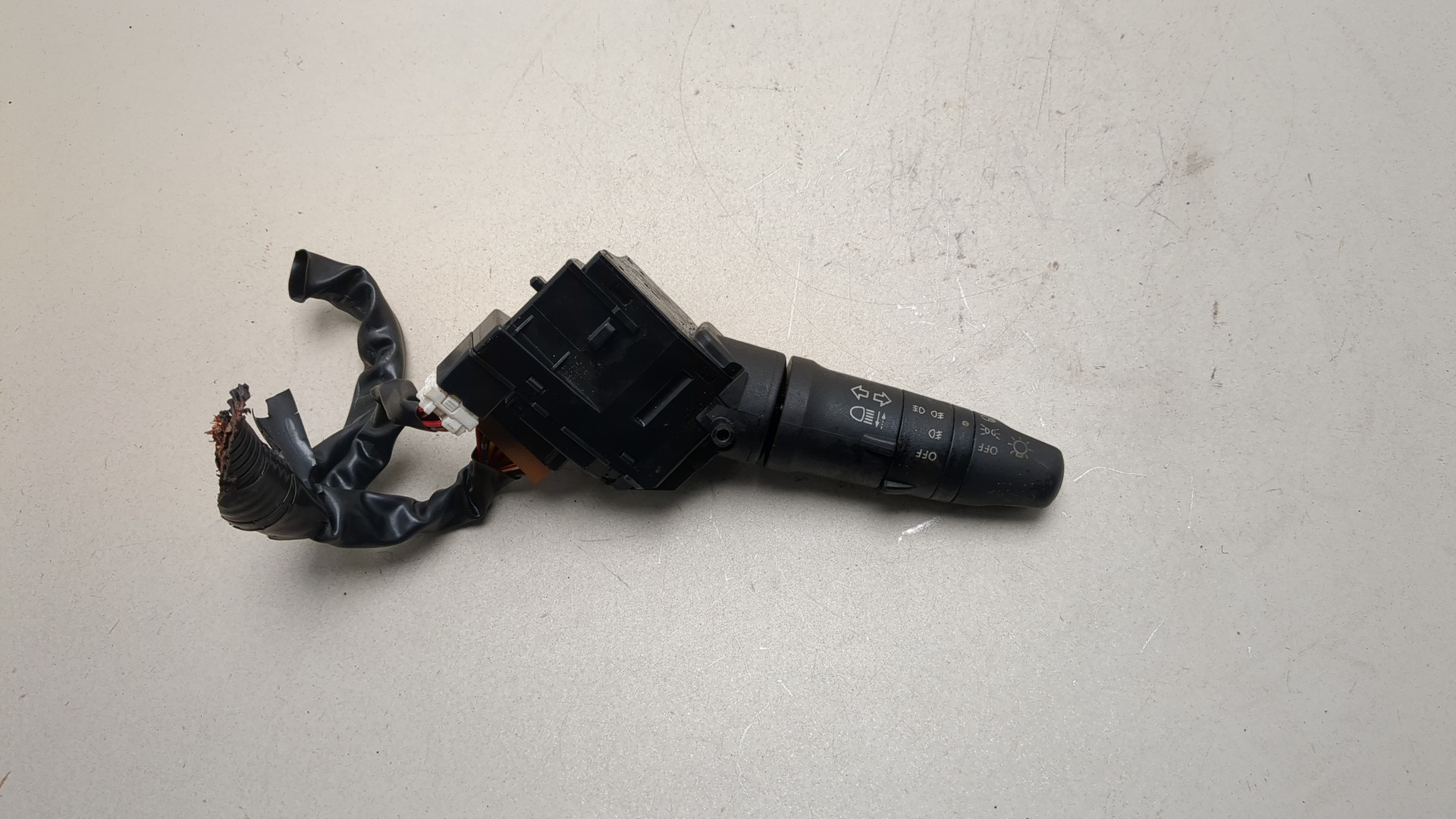 Переключатель поворотов подрулевой