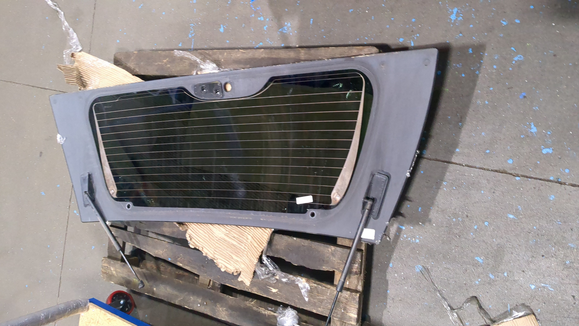 Стекло заднее