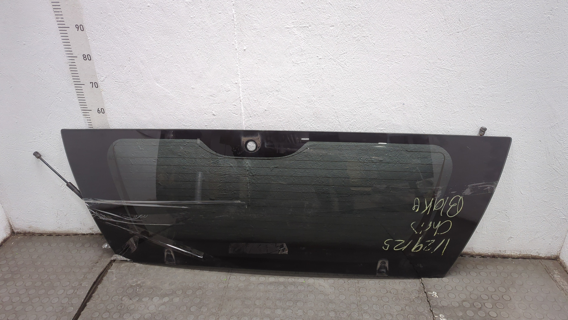 Стекло заднее