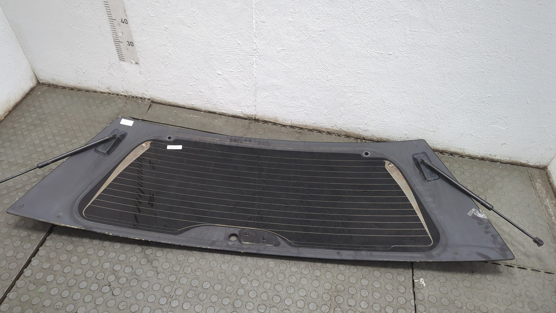 Стекло заднее