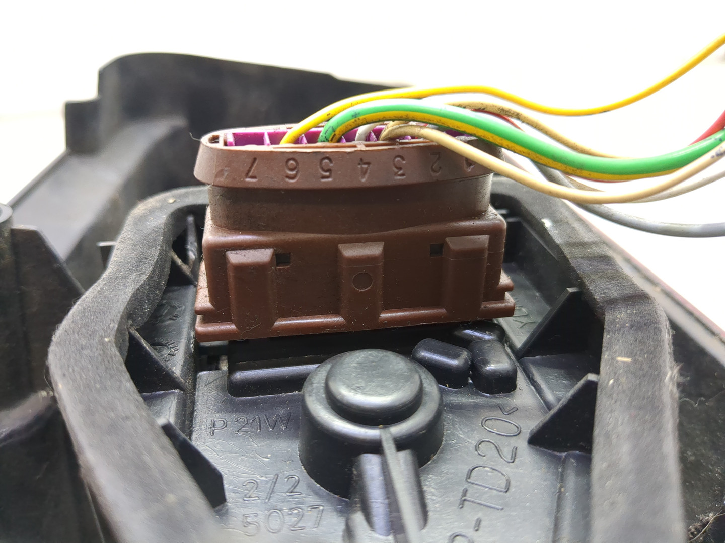 Фонарь задний левый