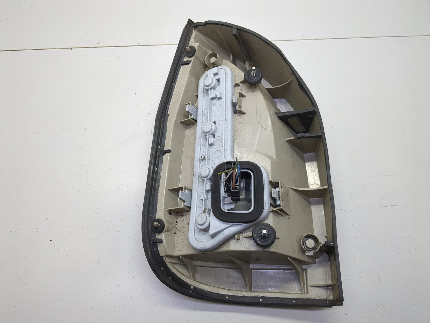 Фонарь задний правый