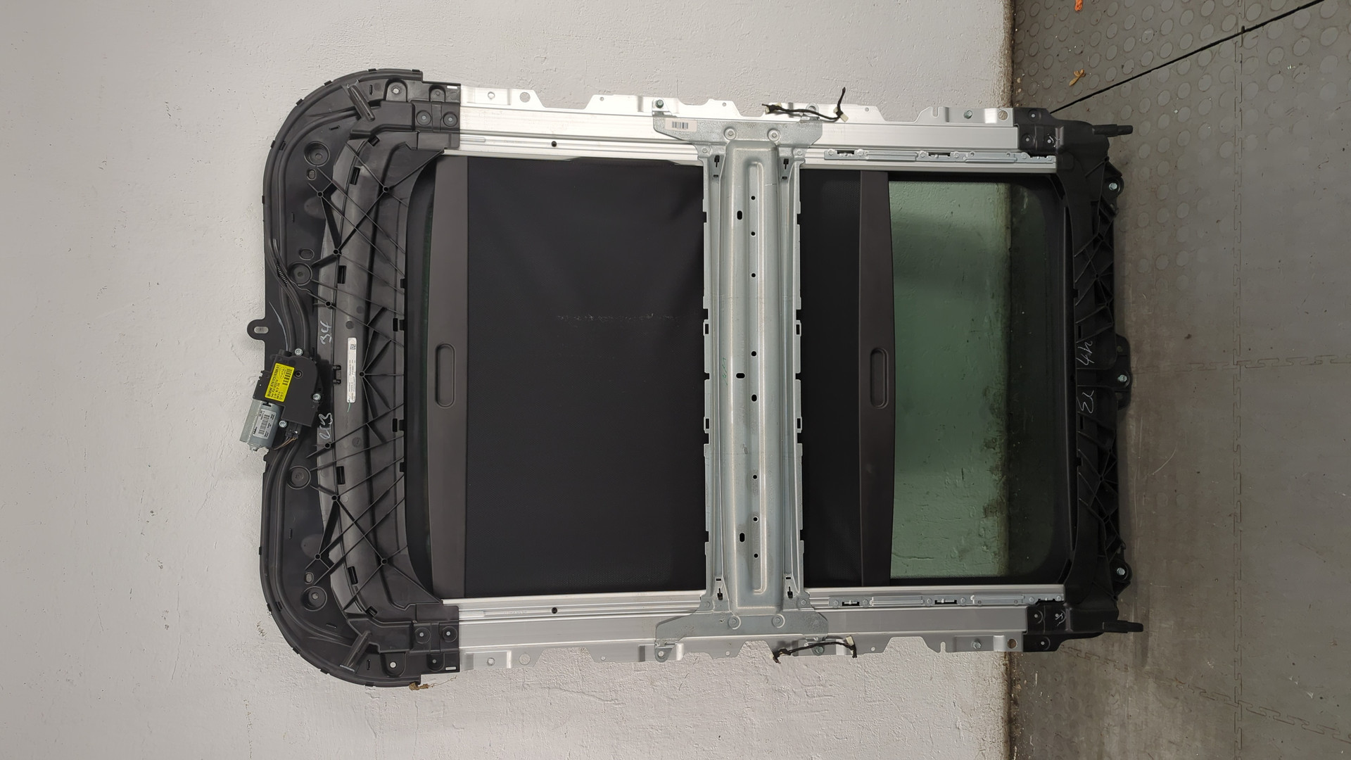 Люк в сборе электрический