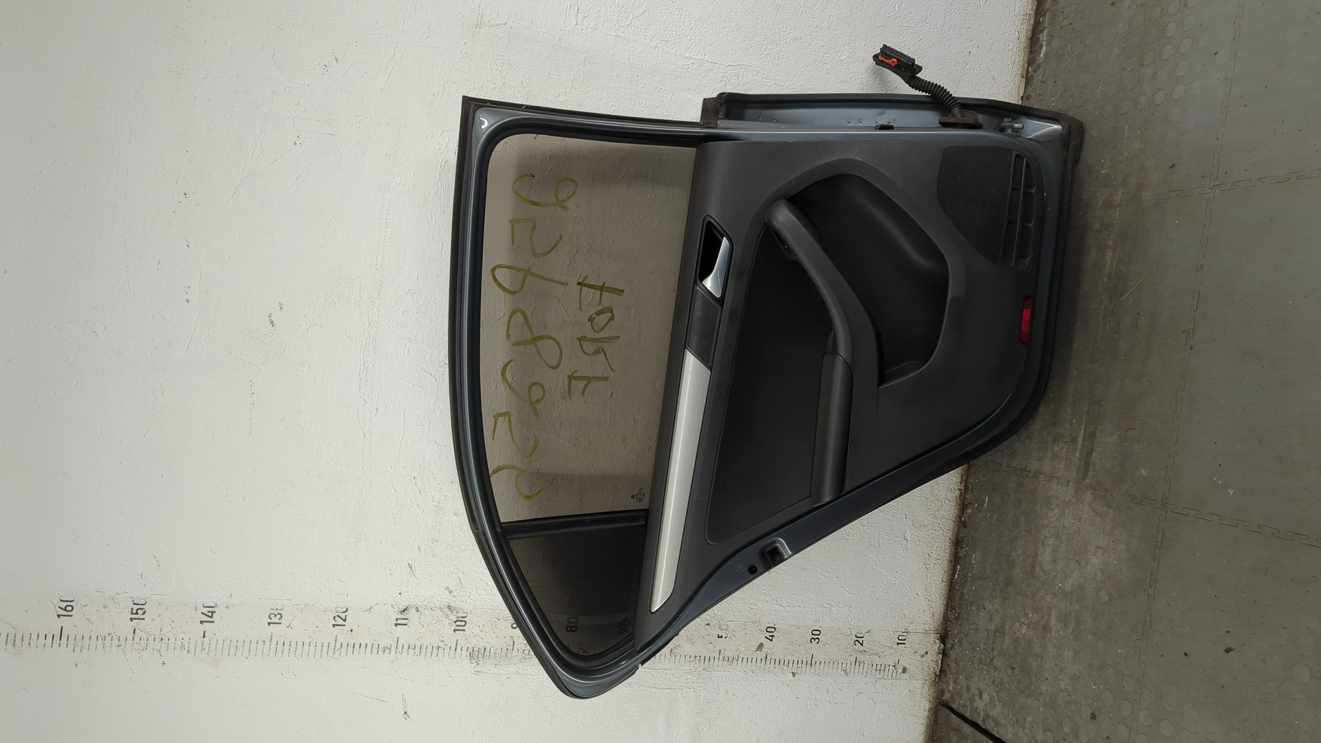 Дверь задняя левая