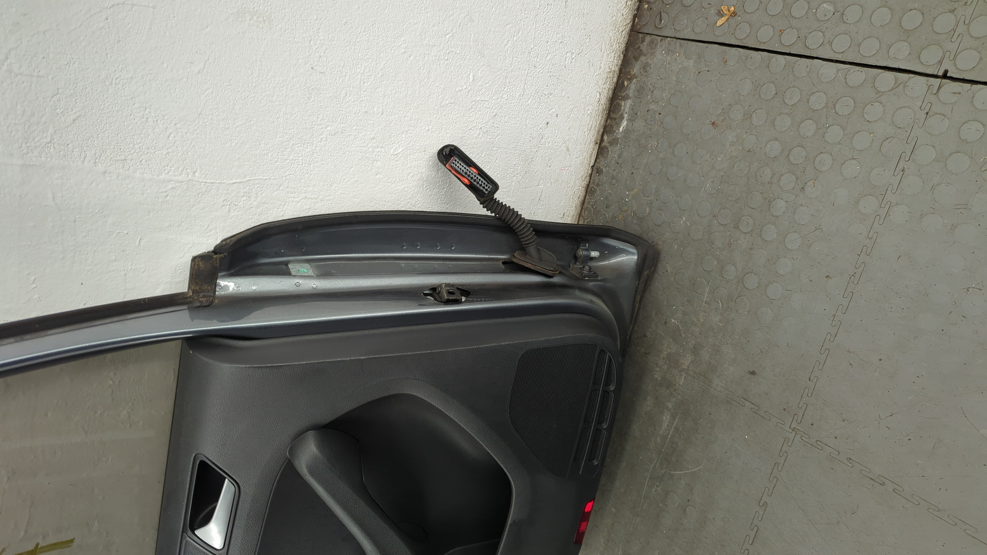 Дверь задняя левая