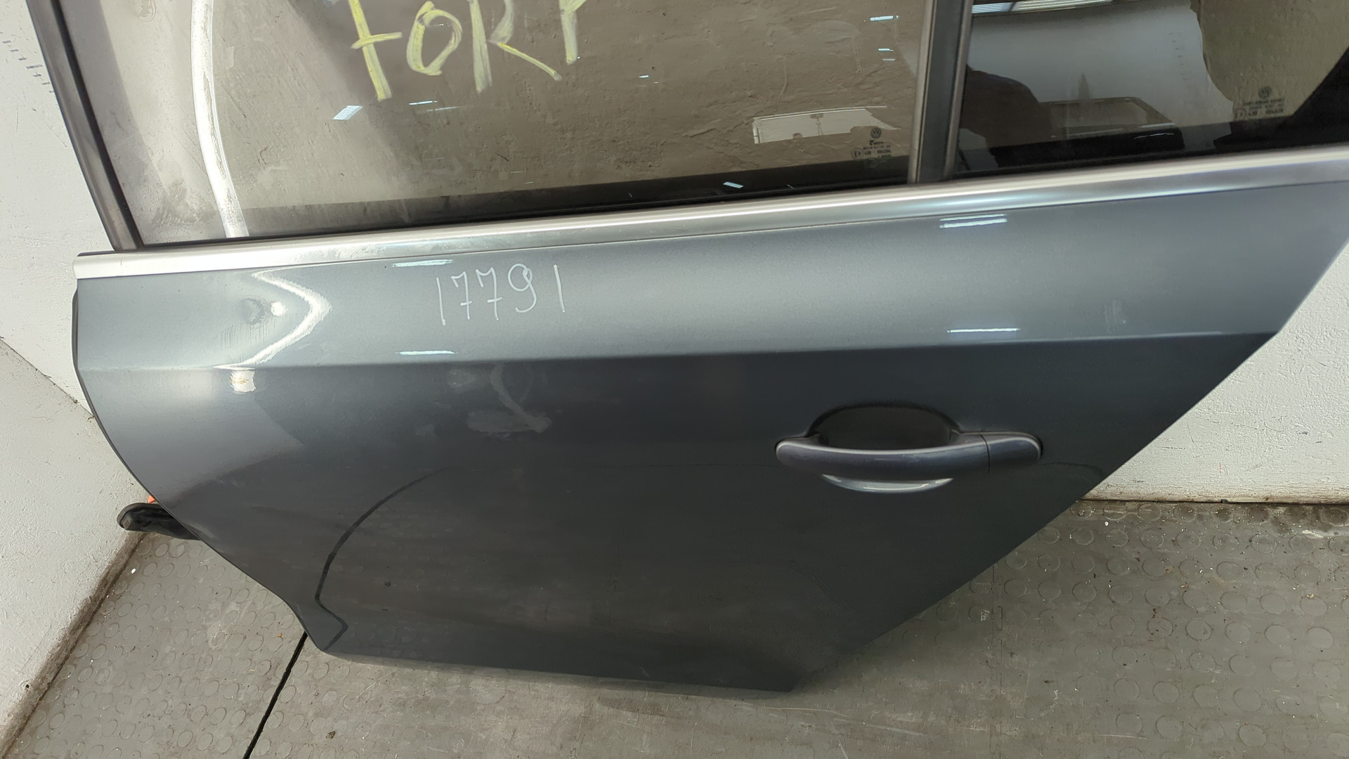 Дверь задняя левая