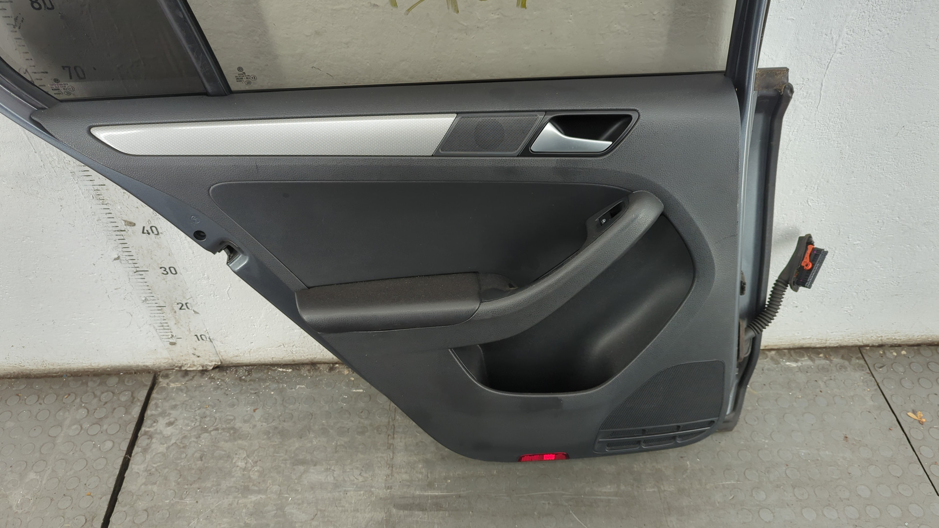 Дверь задняя левая