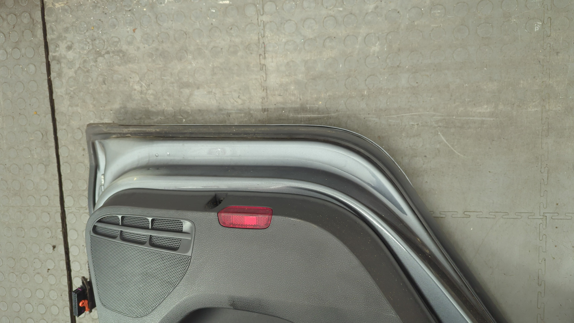 Дверь задняя левая