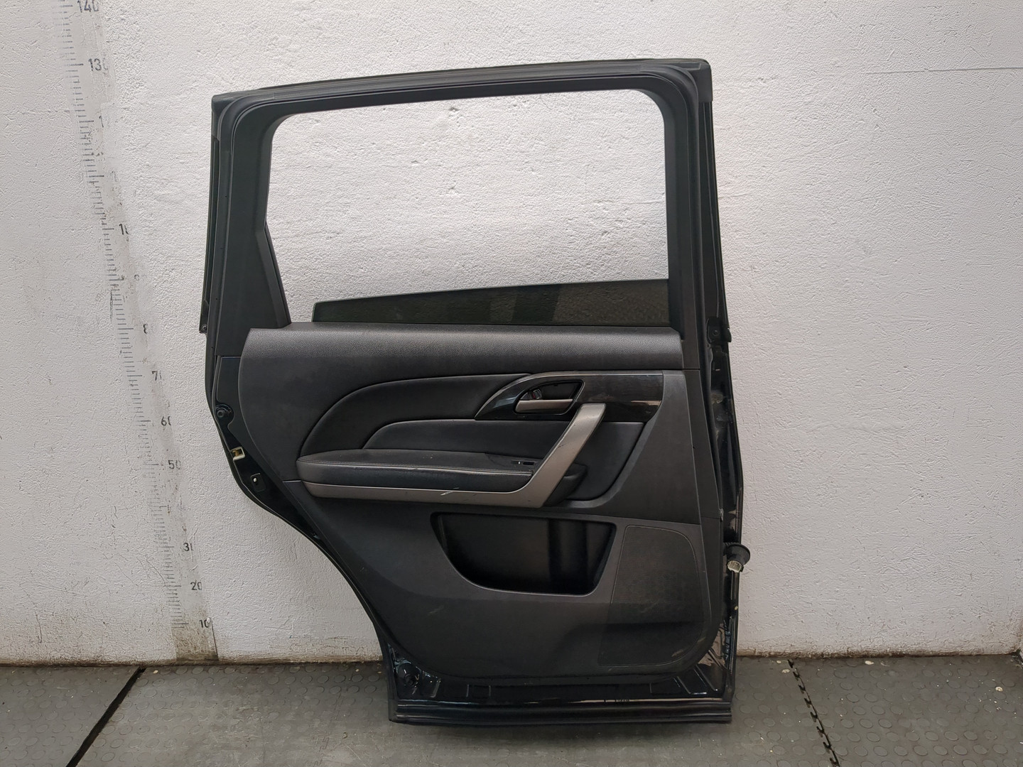 Дверь задняя левая