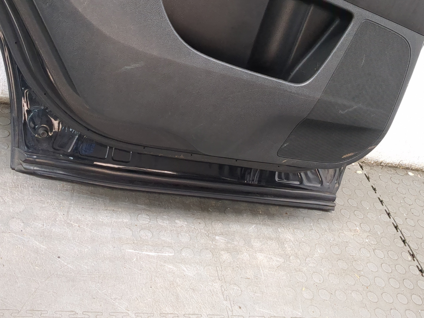 Дверь задняя левая