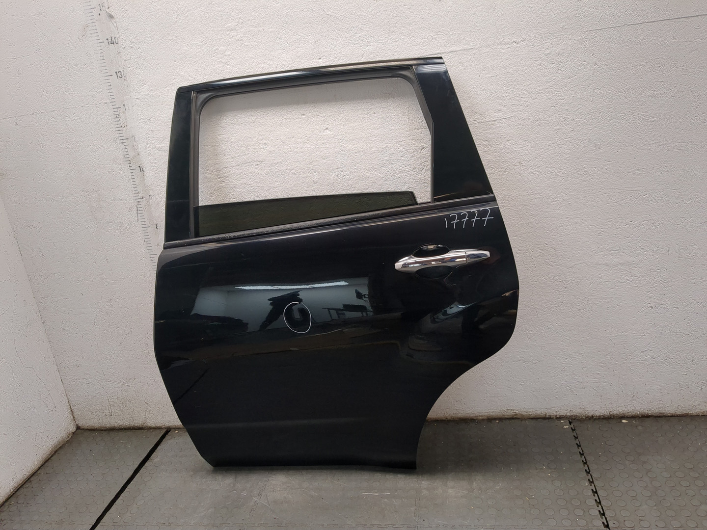 Дверь задняя левая