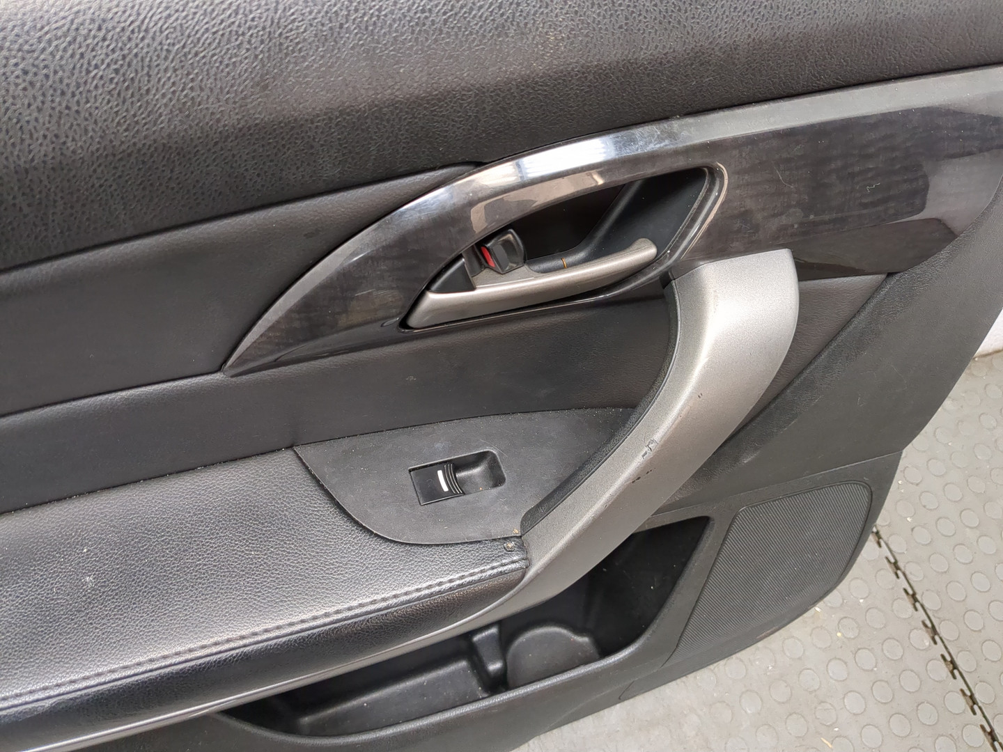 Дверь задняя левая