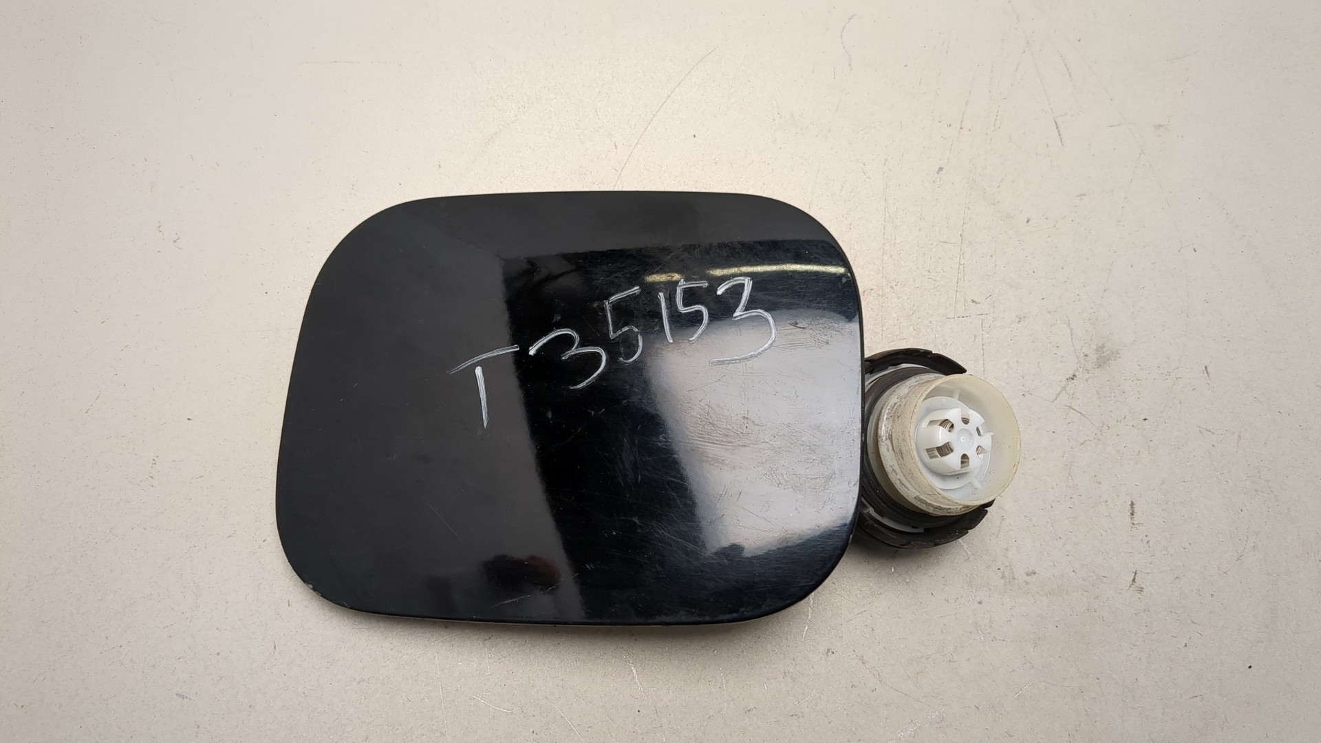 Лючок бензобака