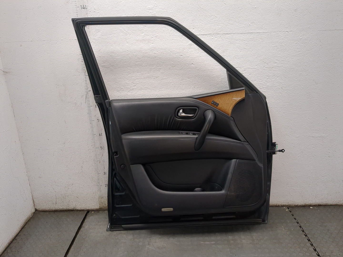 Дверь передняя левая