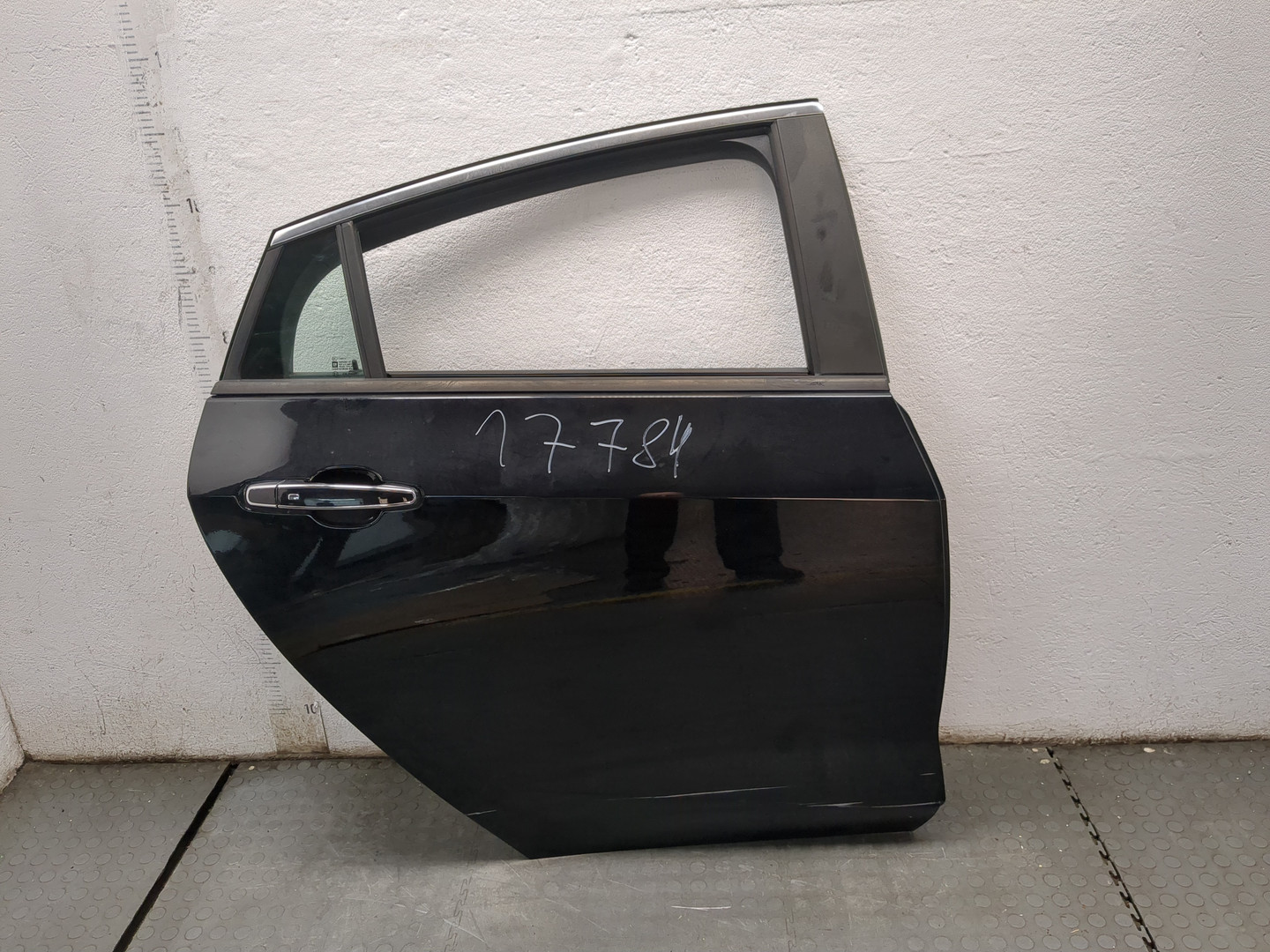 Дверь задняя правая