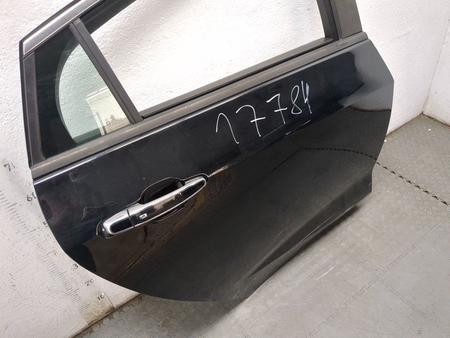 Дверь задняя правая