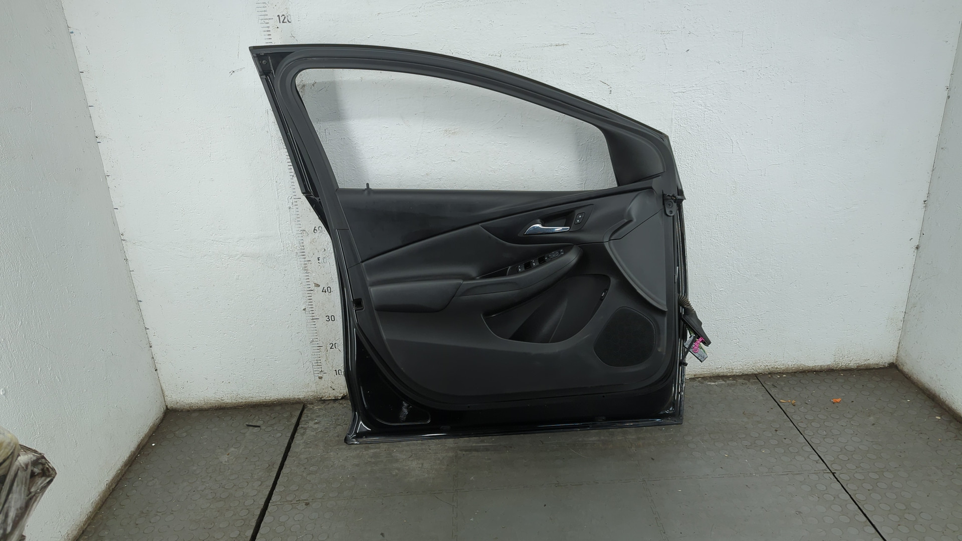 Дверь передняя левая