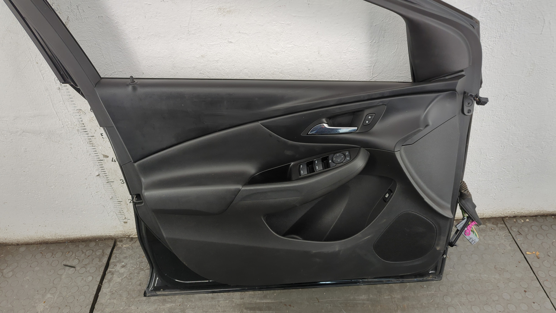 Дверь передняя левая