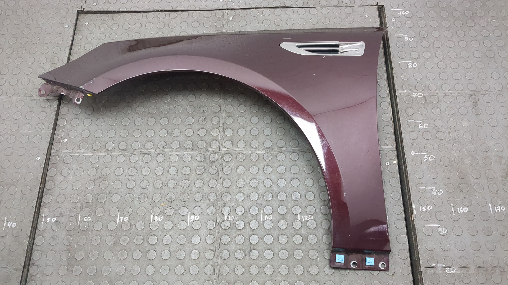 Крыло переднее левое