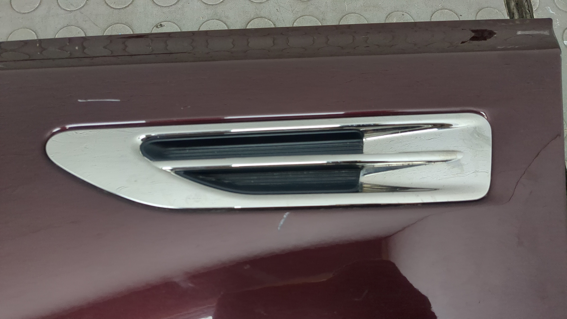 Крыло переднее левое