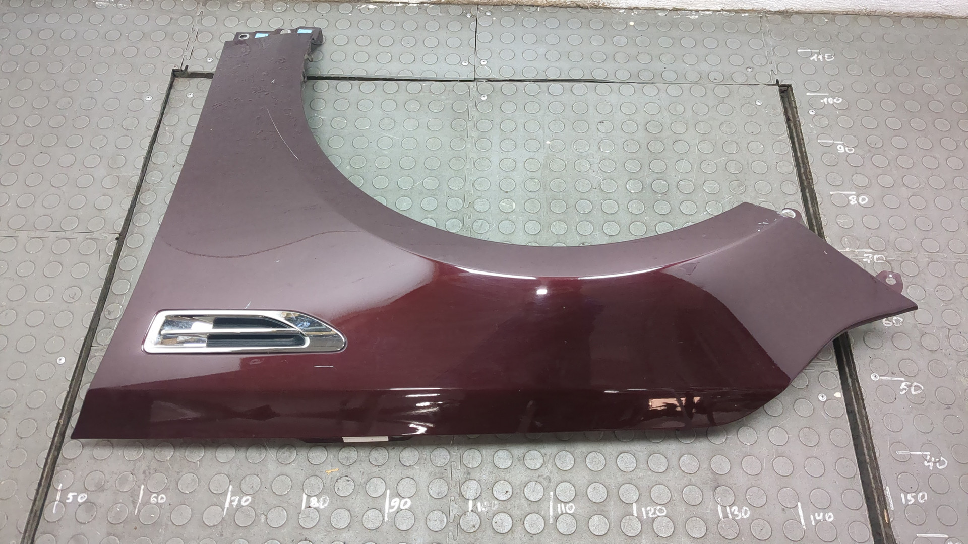 Крыло переднее левое