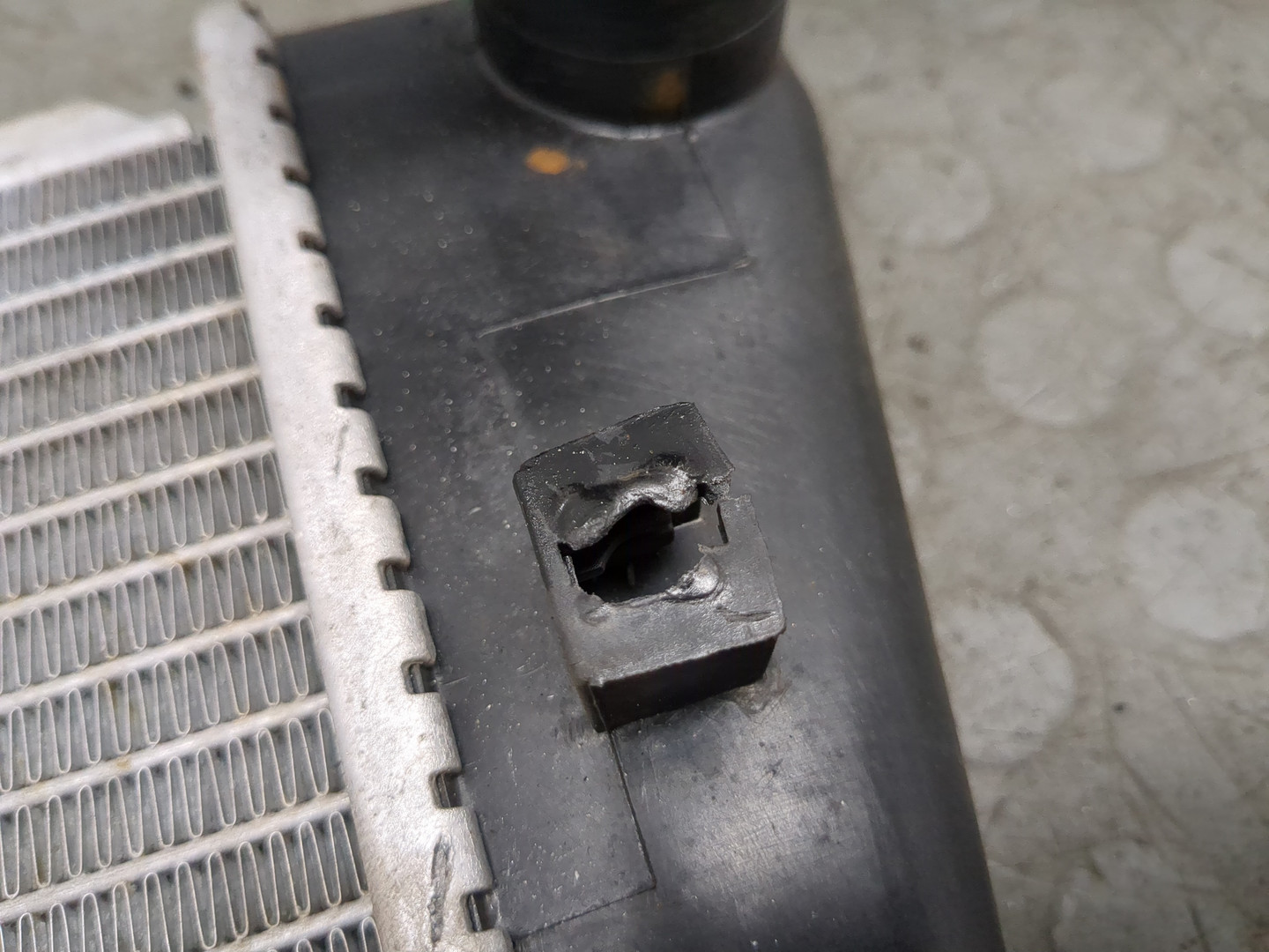 Радиатор охлаждения двигателя основной