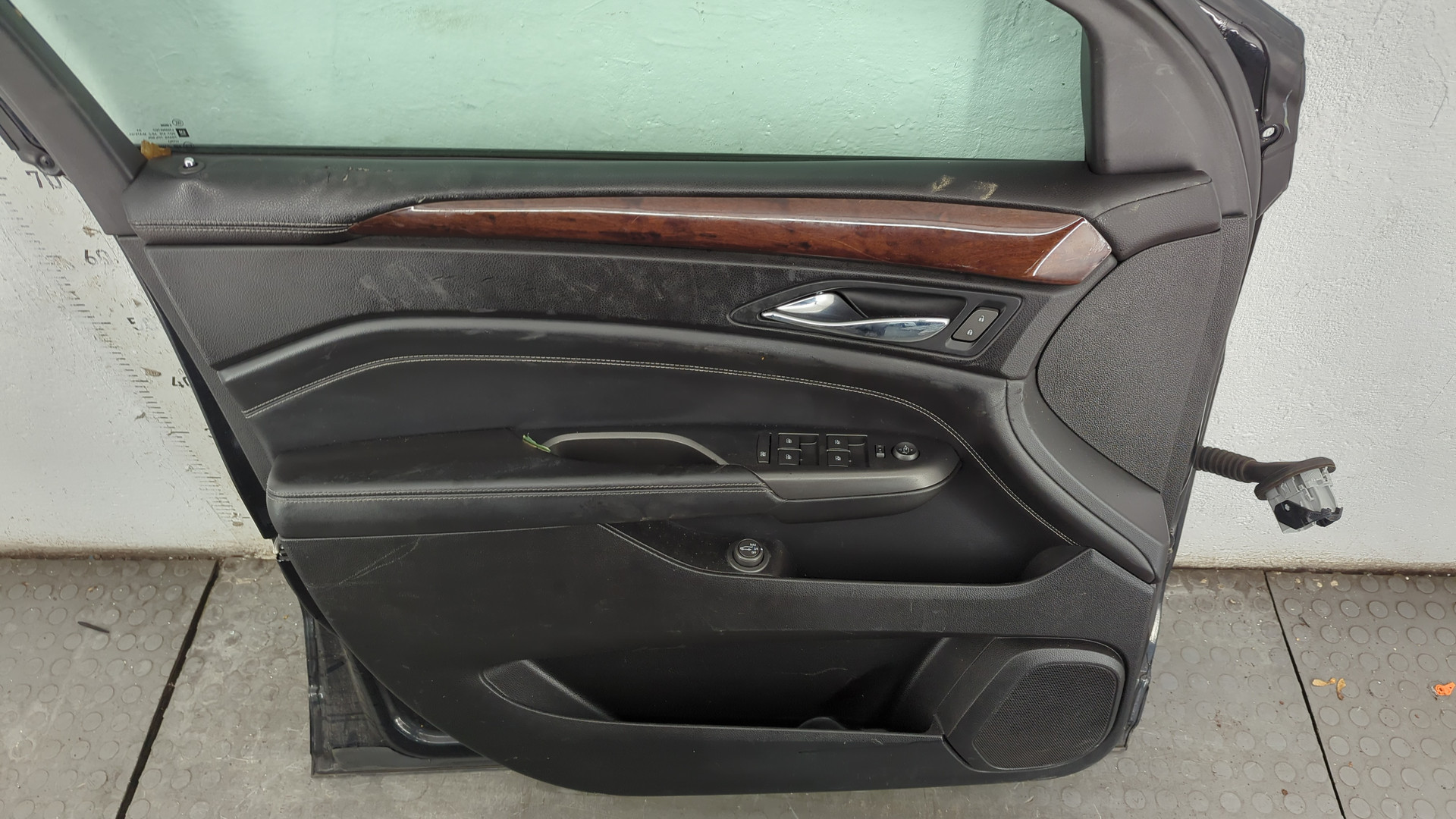 Дверь передняя левая