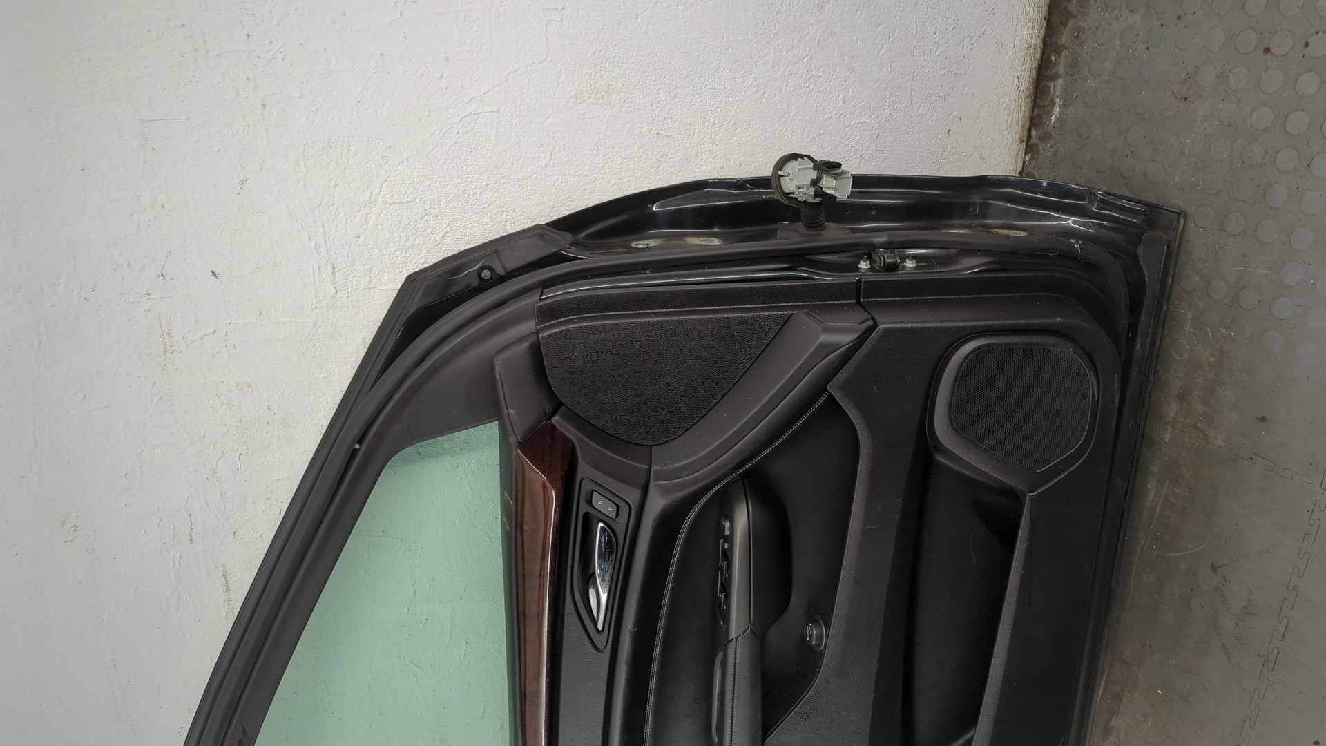 Дверь передняя левая