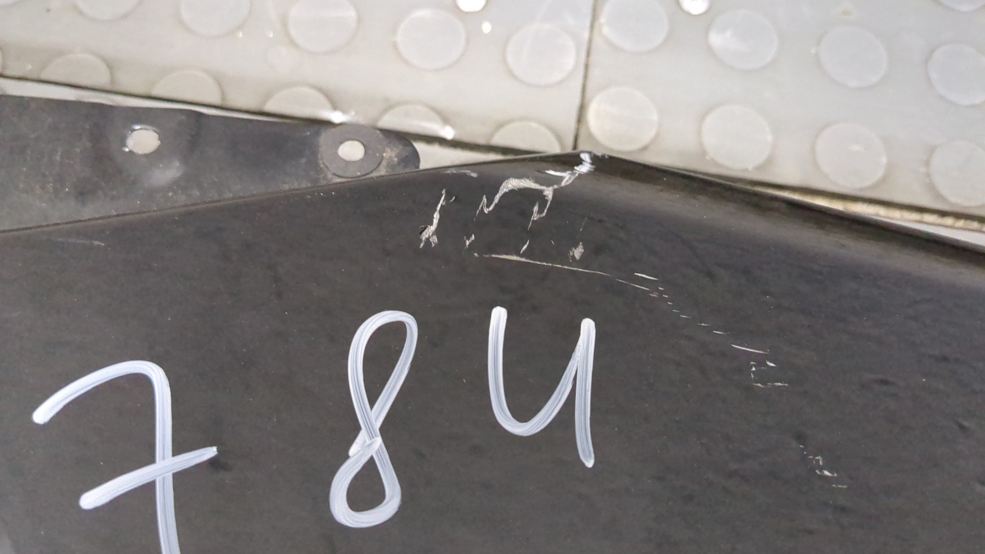 Крыло переднее правое