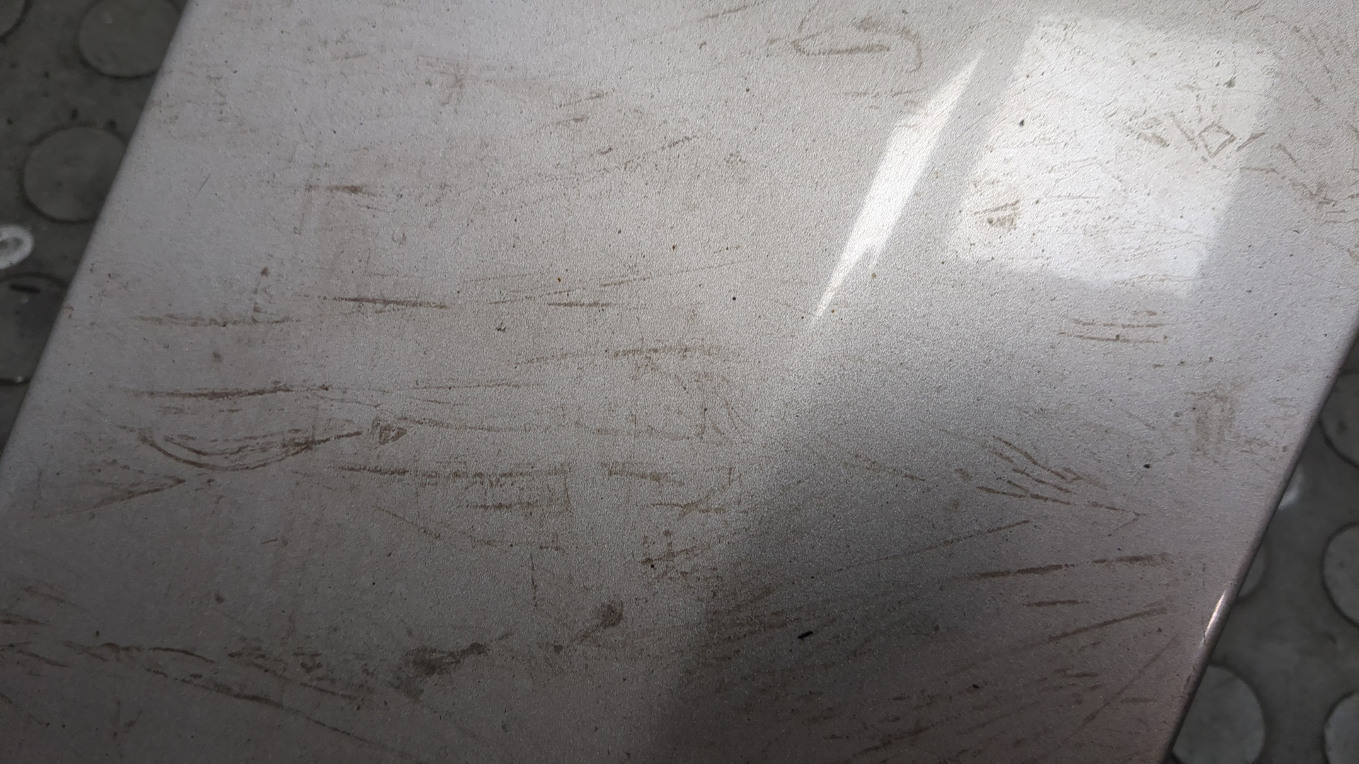 Крыло переднее правое