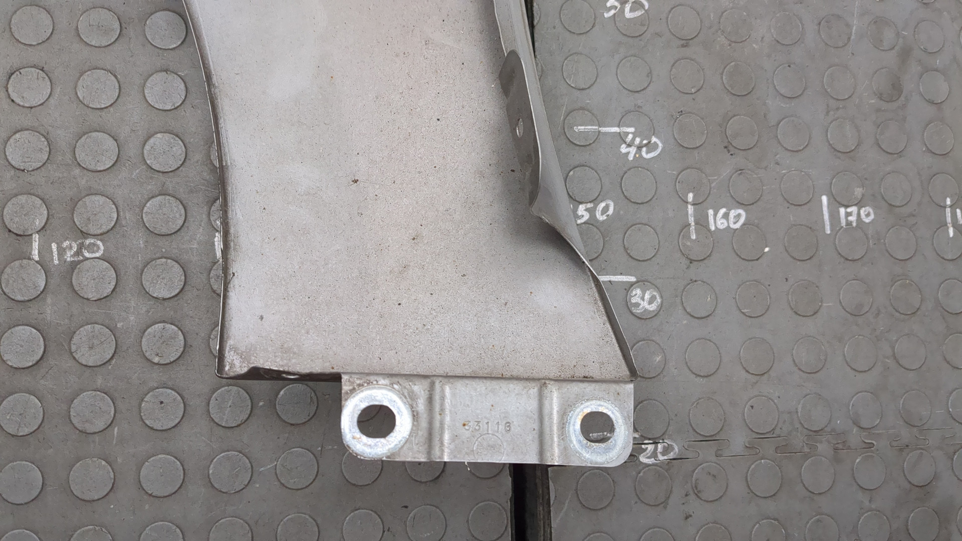 Крыло переднее правое