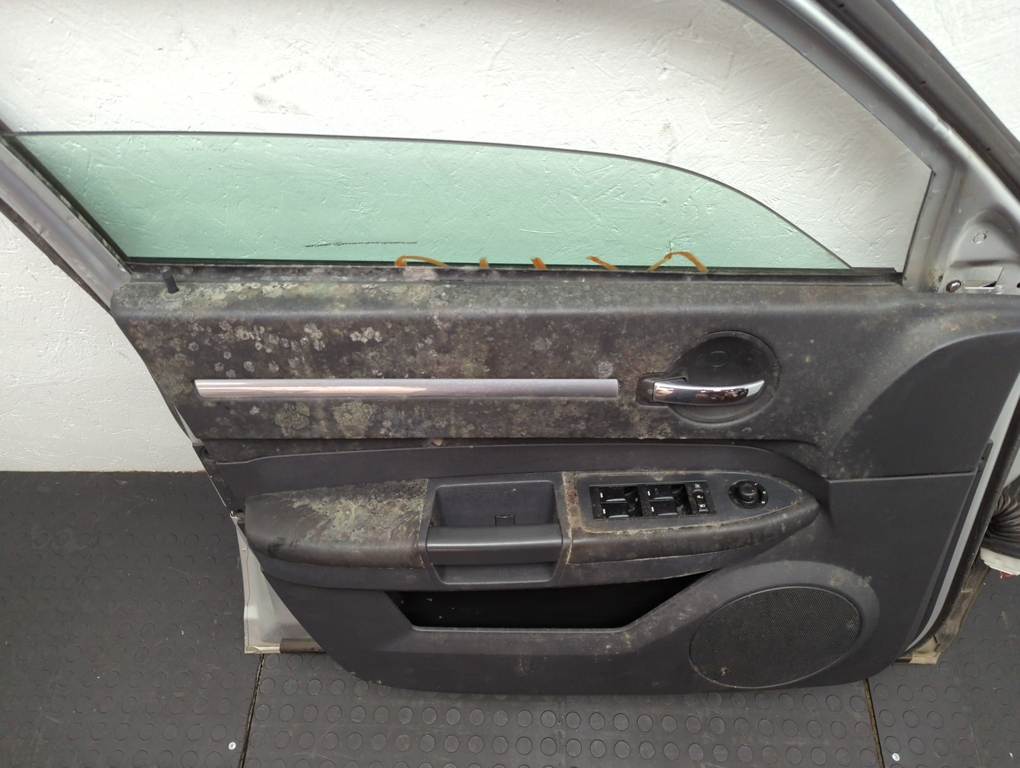 Дверь передняя левая